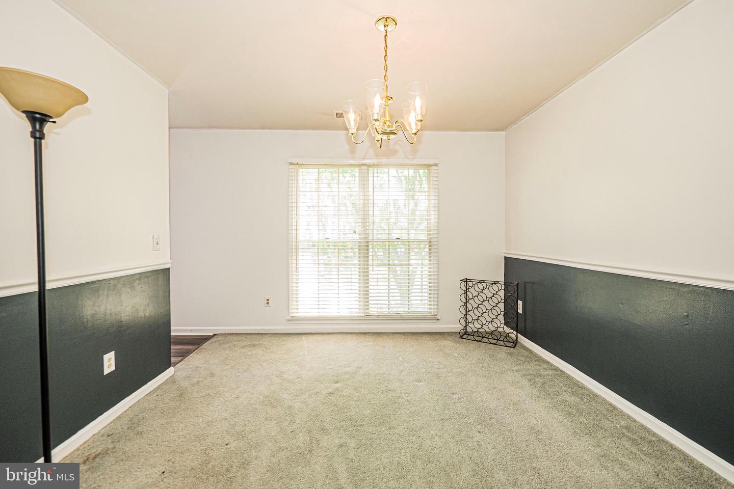 123 Etnam St Property Photo 3