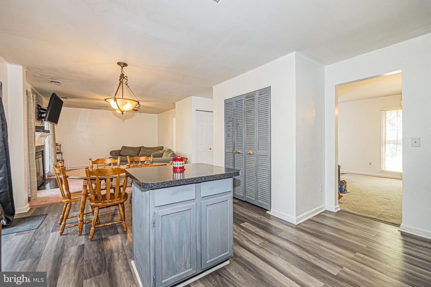 123 Etnam St Property Photo 5
