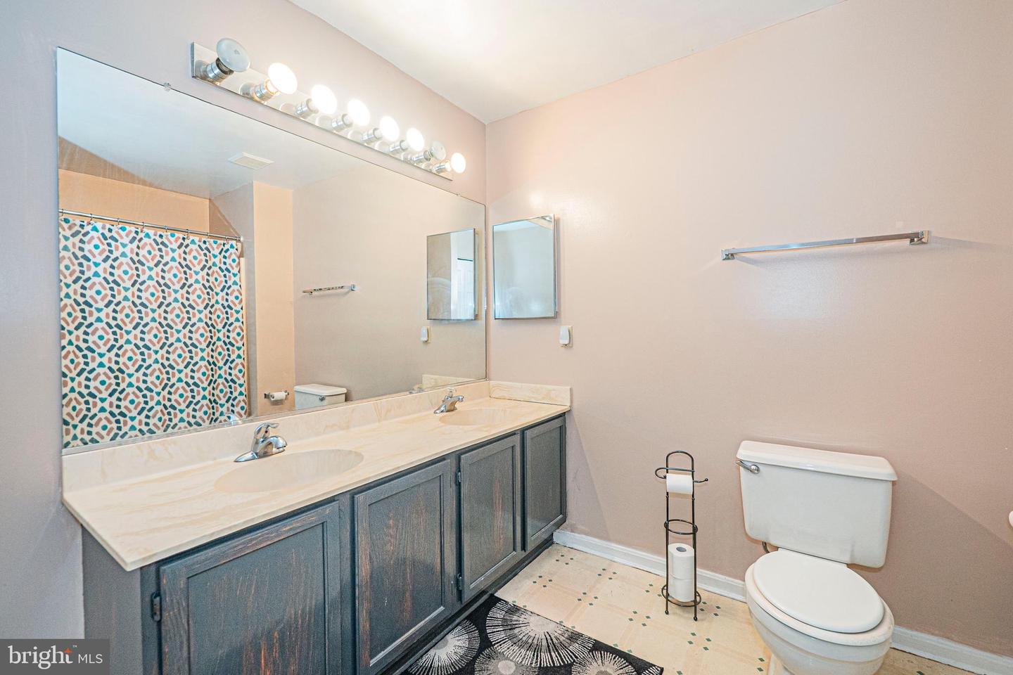 123 Etnam St Property Photo 23