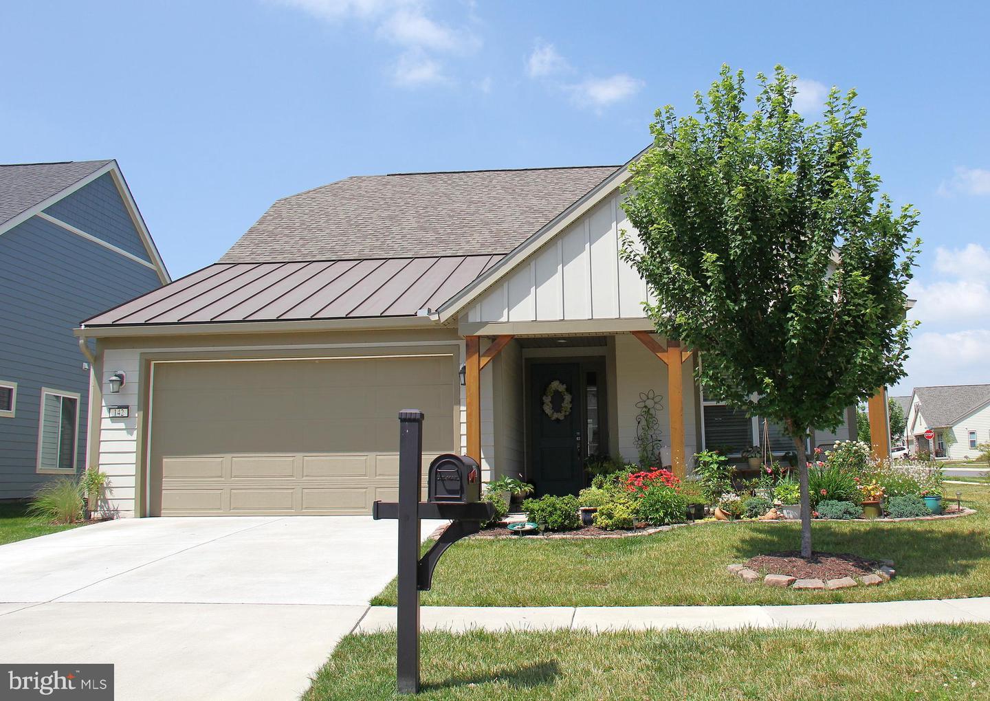 142 MILKWEED DR Property Photo 1