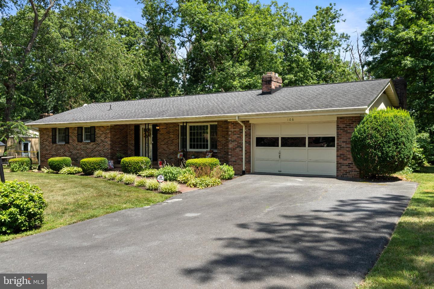 106 Hickory Hill Dr Property Photo 1