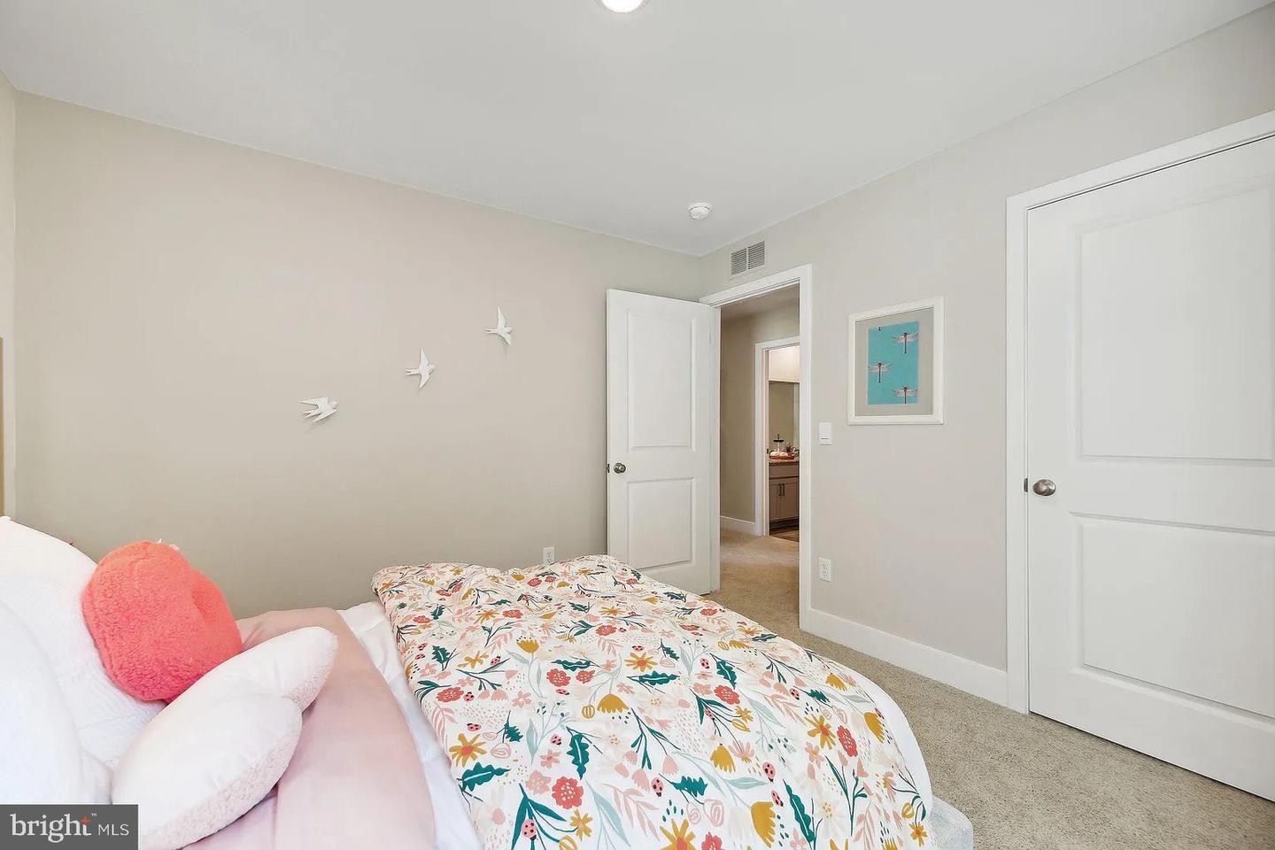 111 Charing Cross Dr Property Photo 23