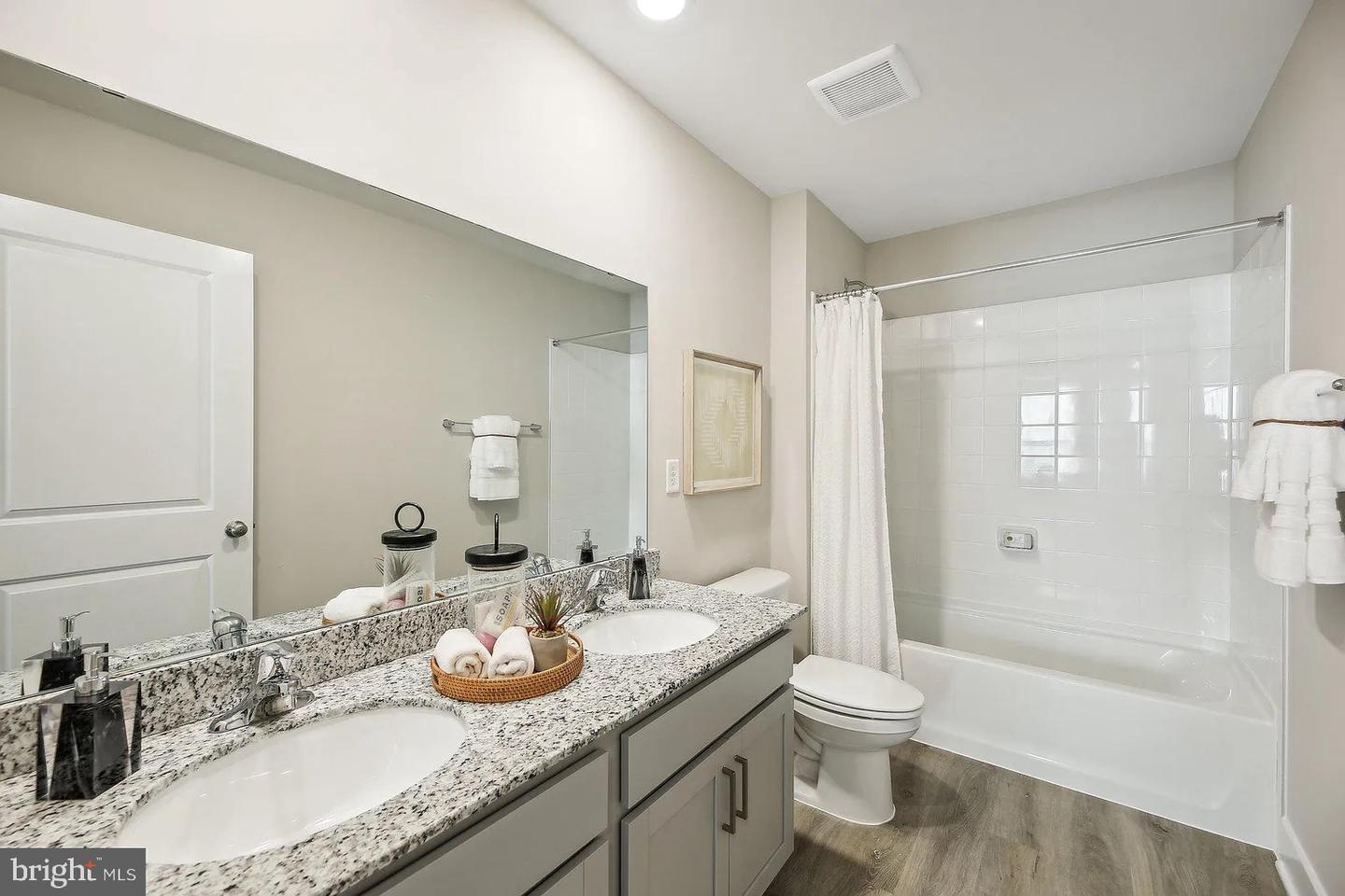 111 Charing Cross Dr Property Photo 26