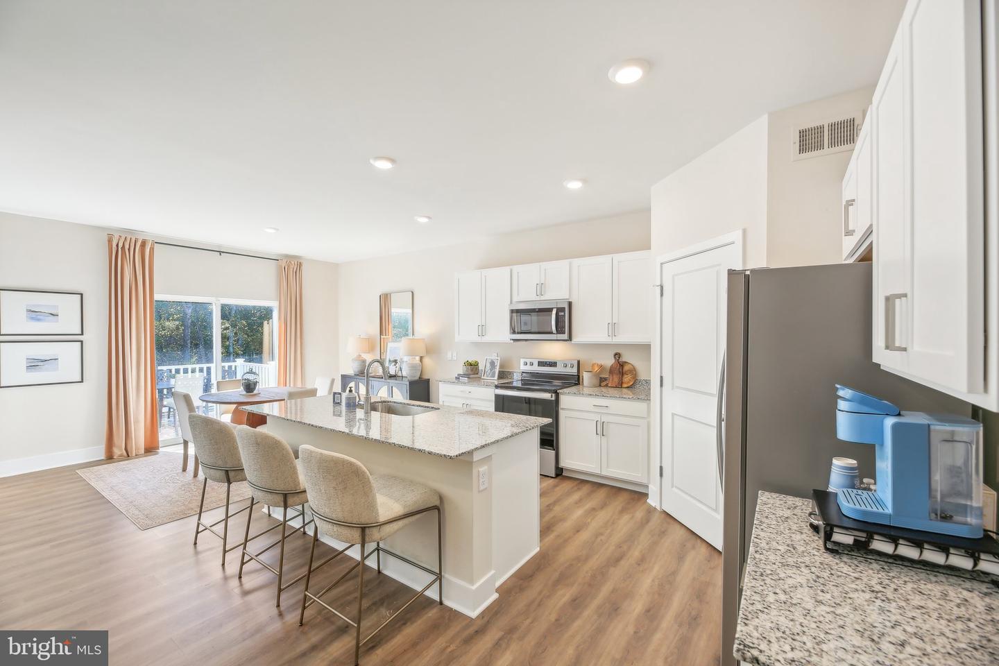 133 Wappinger Ter Property Photo 8