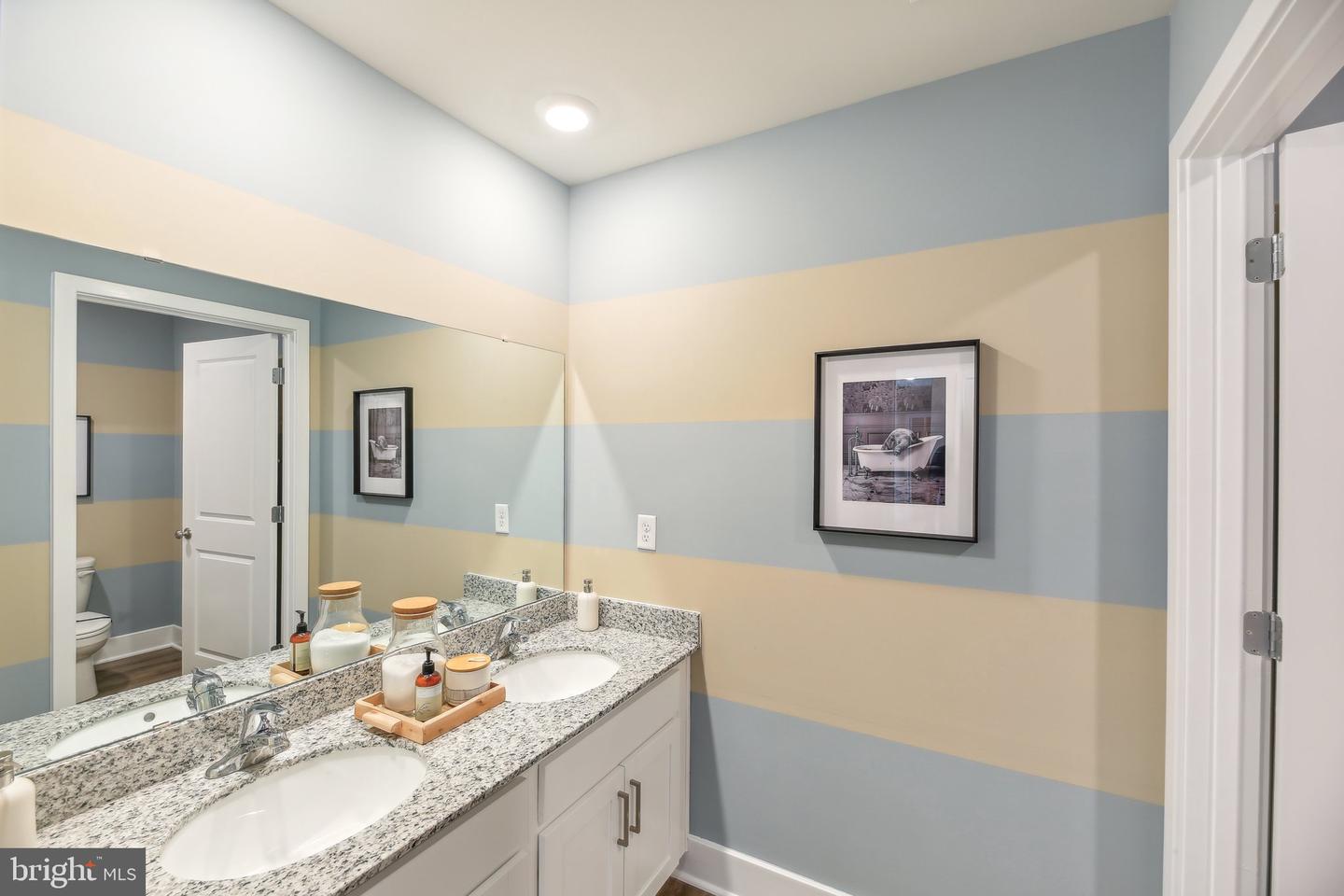 133 Wappinger Ter Property Photo 31