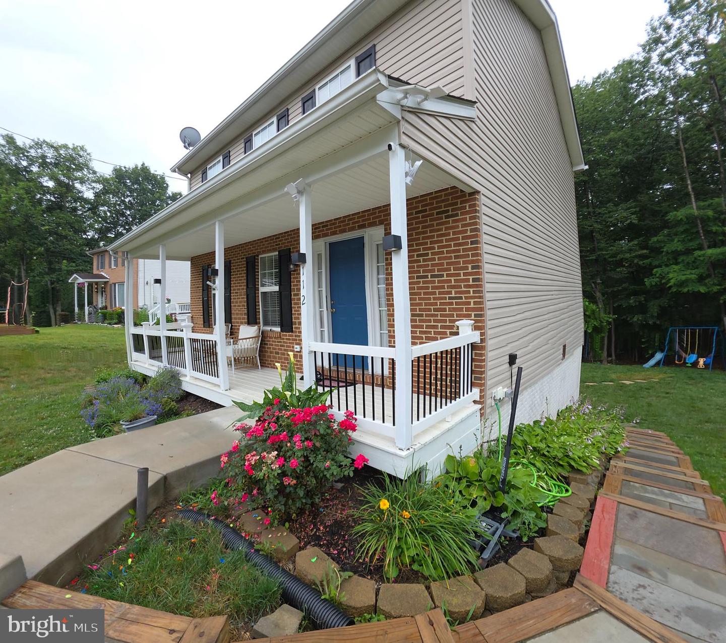 112 Ashley Dr Property Photo 3
