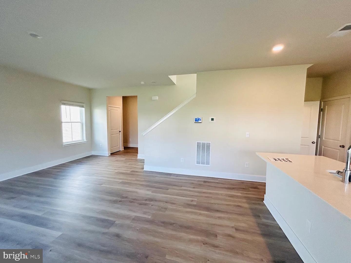128 Wappinger Ter Property Photo 4