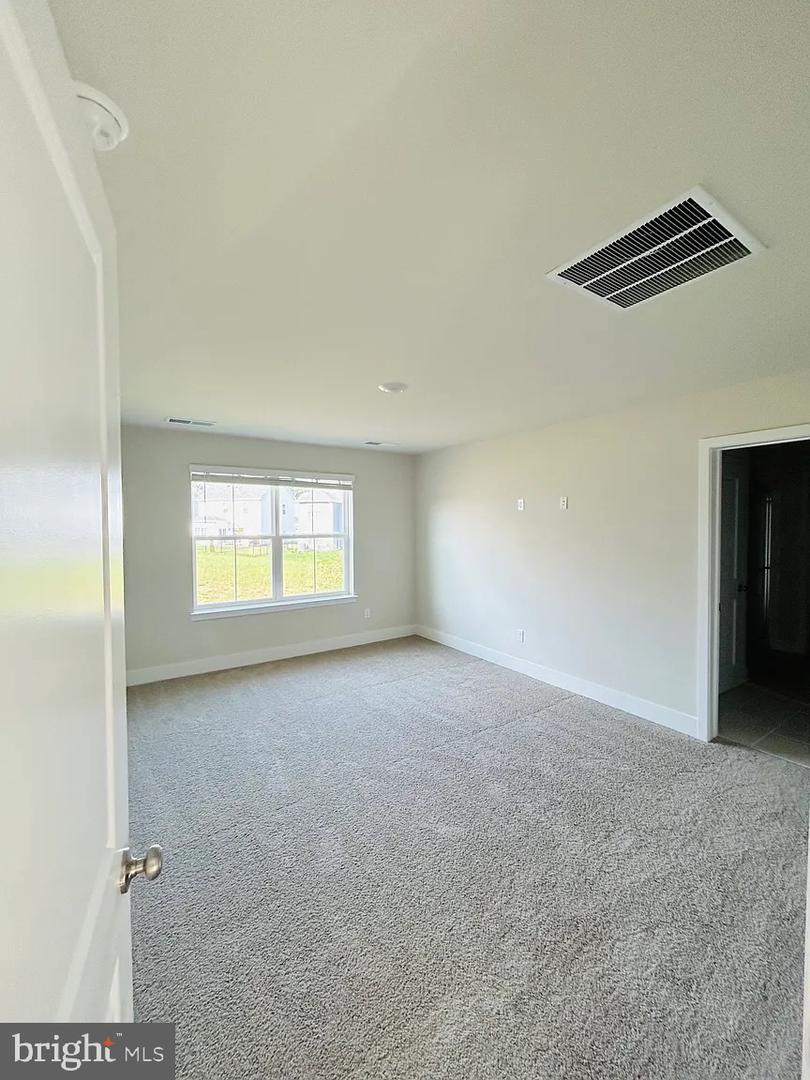 128 Wappinger Ter Property Photo 5