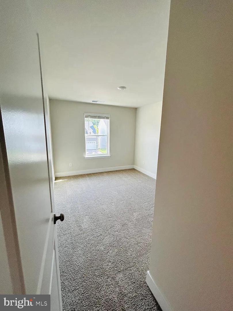 128 Wappinger Ter Property Photo 9