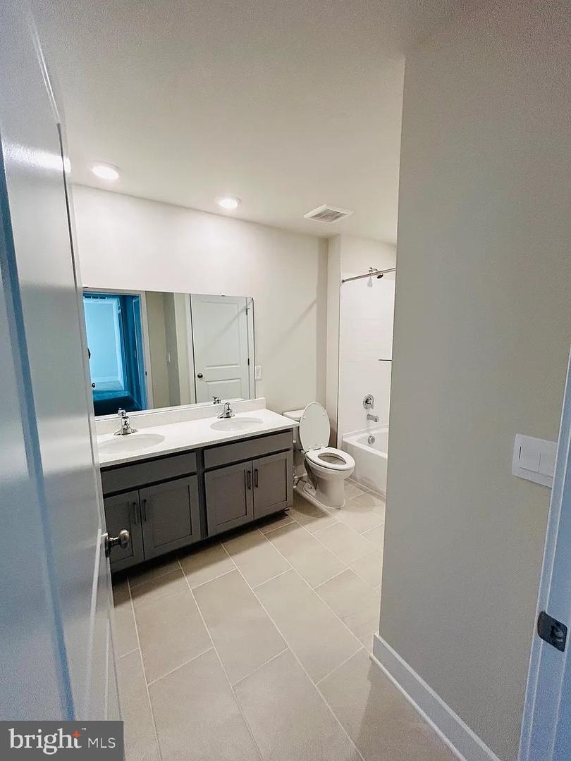 128 Wappinger Ter Property Photo 10