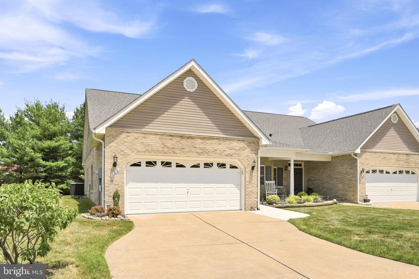 108 Bayberry Ct Property Photo 2