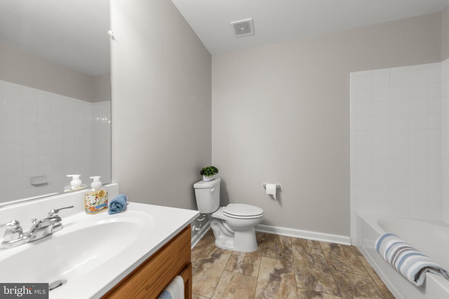107 Norwich Ct Property Photo 26