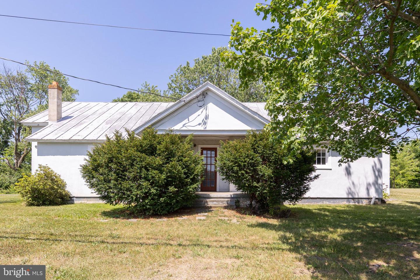 751 Old Charles Town Rd Property Photo 1