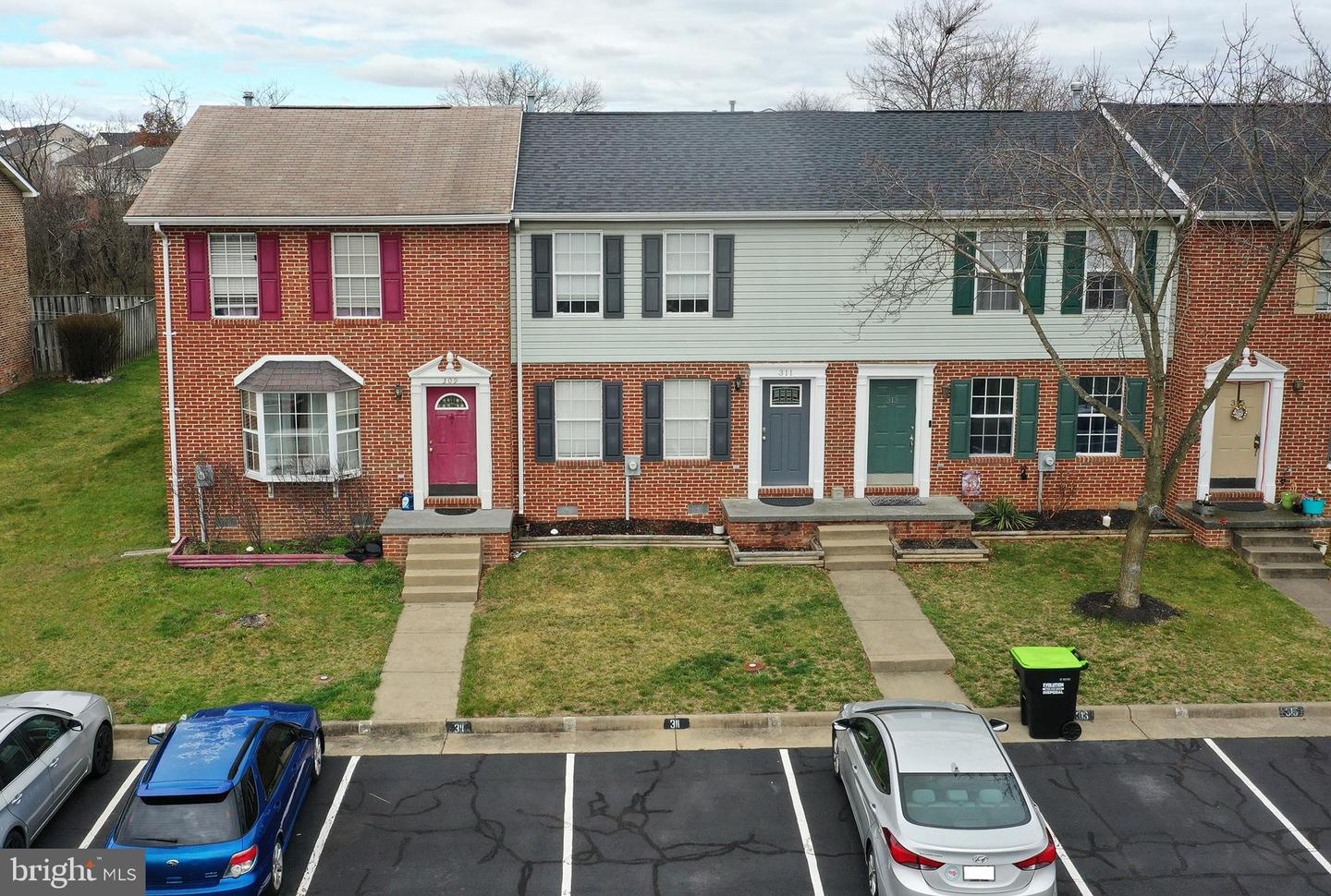 311 Willowbrook Ct Property Photo 2