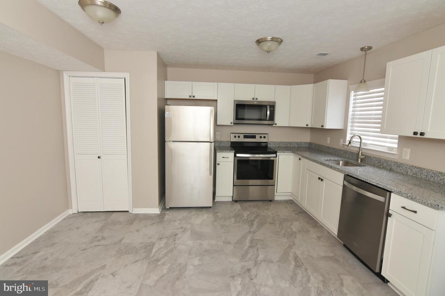 311 Willowbrook Ct Property Photo 11