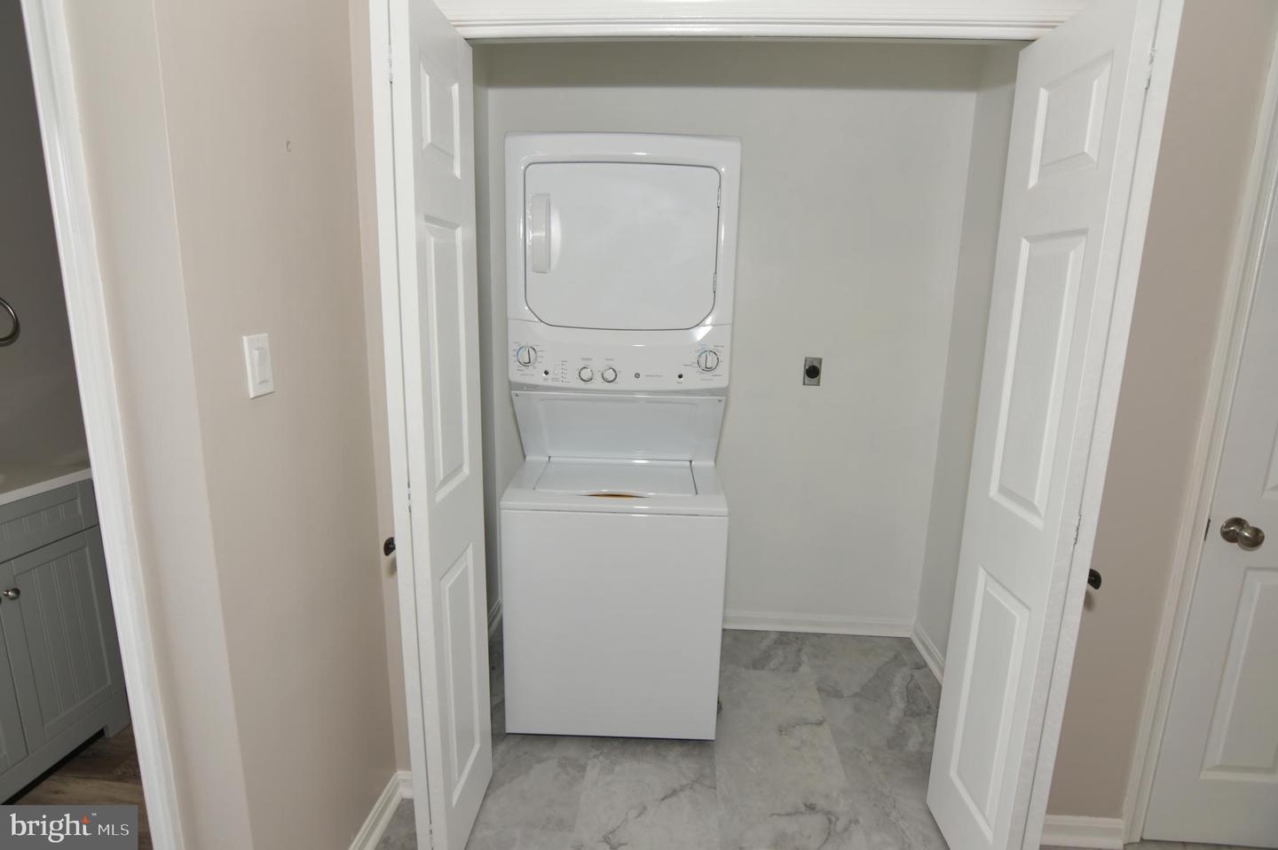 311 Willowbrook Ct Property Photo 14