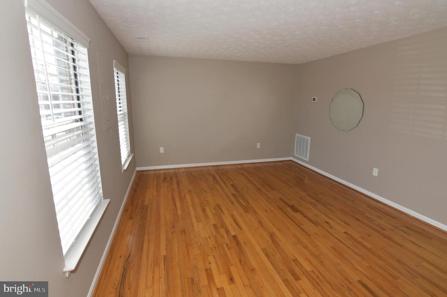 311 Willowbrook Ct Property Photo 17