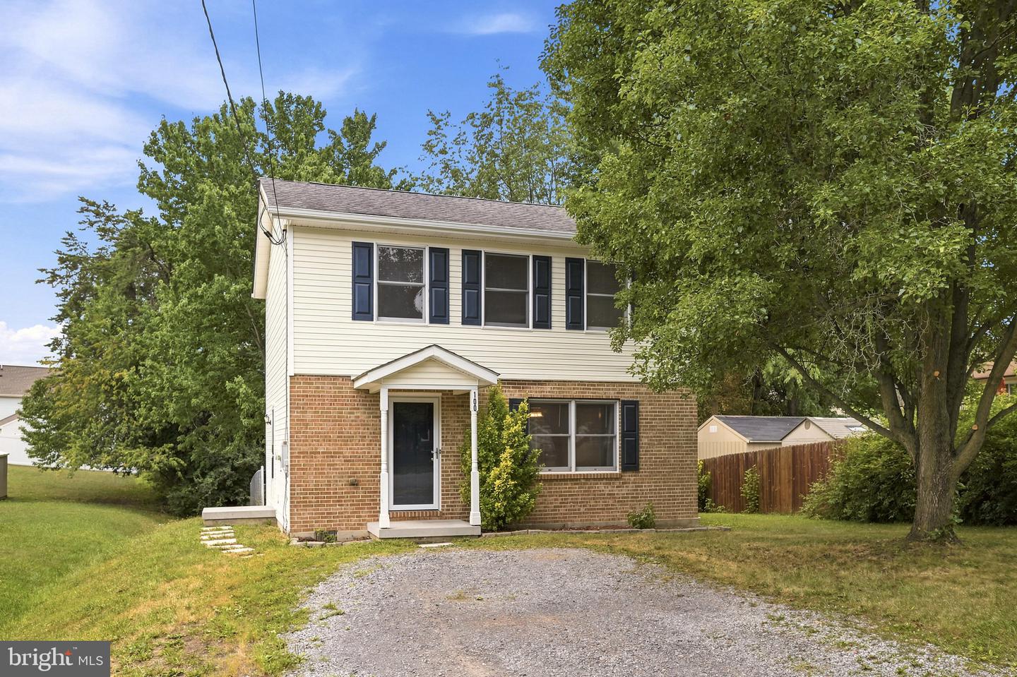 100 Oakmont Cir Property Photo 1