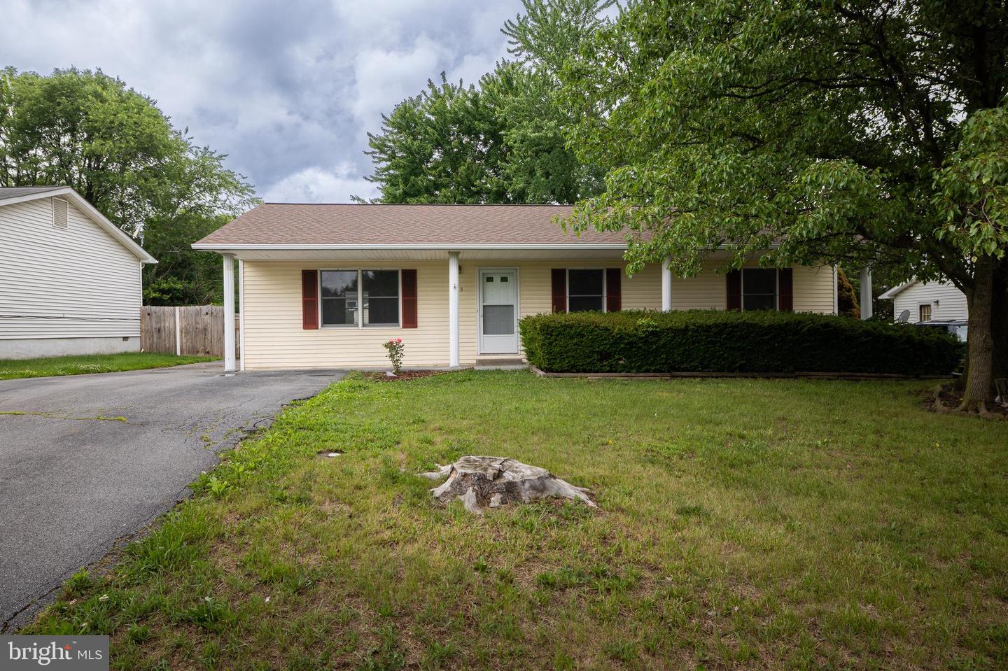 305 Hackberry Dr Property Photo 1