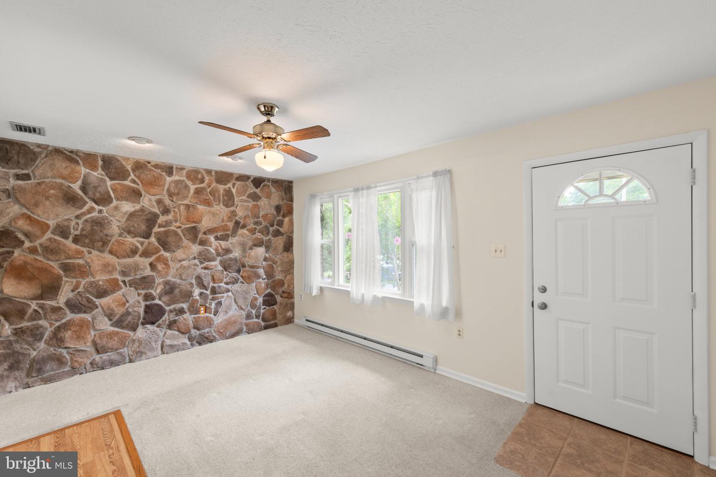 111 Huntcrest Cir Property Photo 3