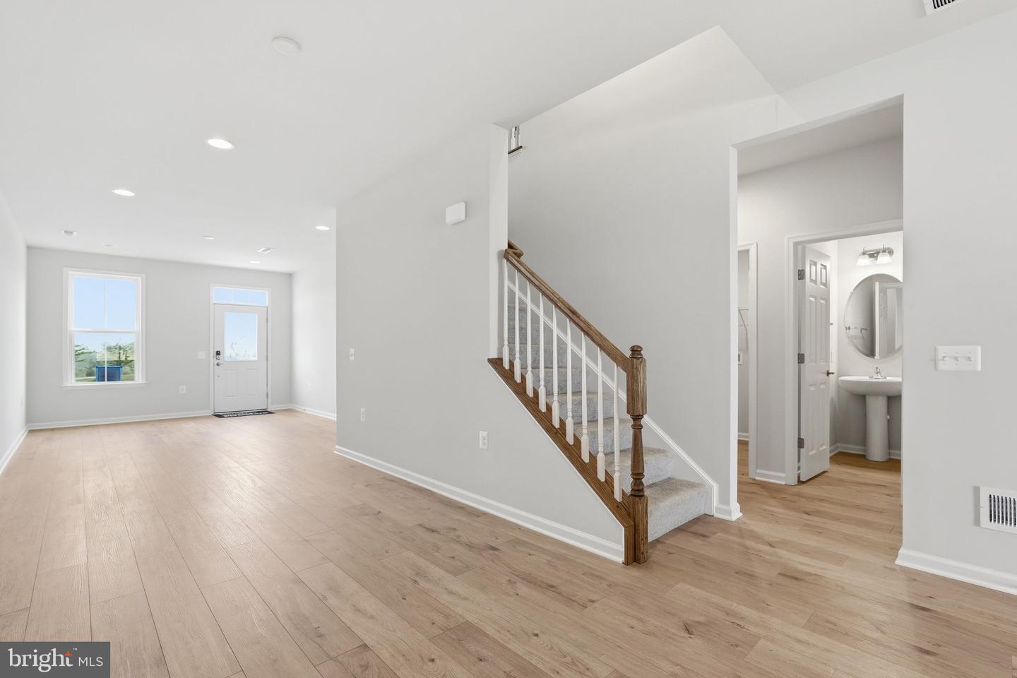 117 Castaway Pl Property Photo 6