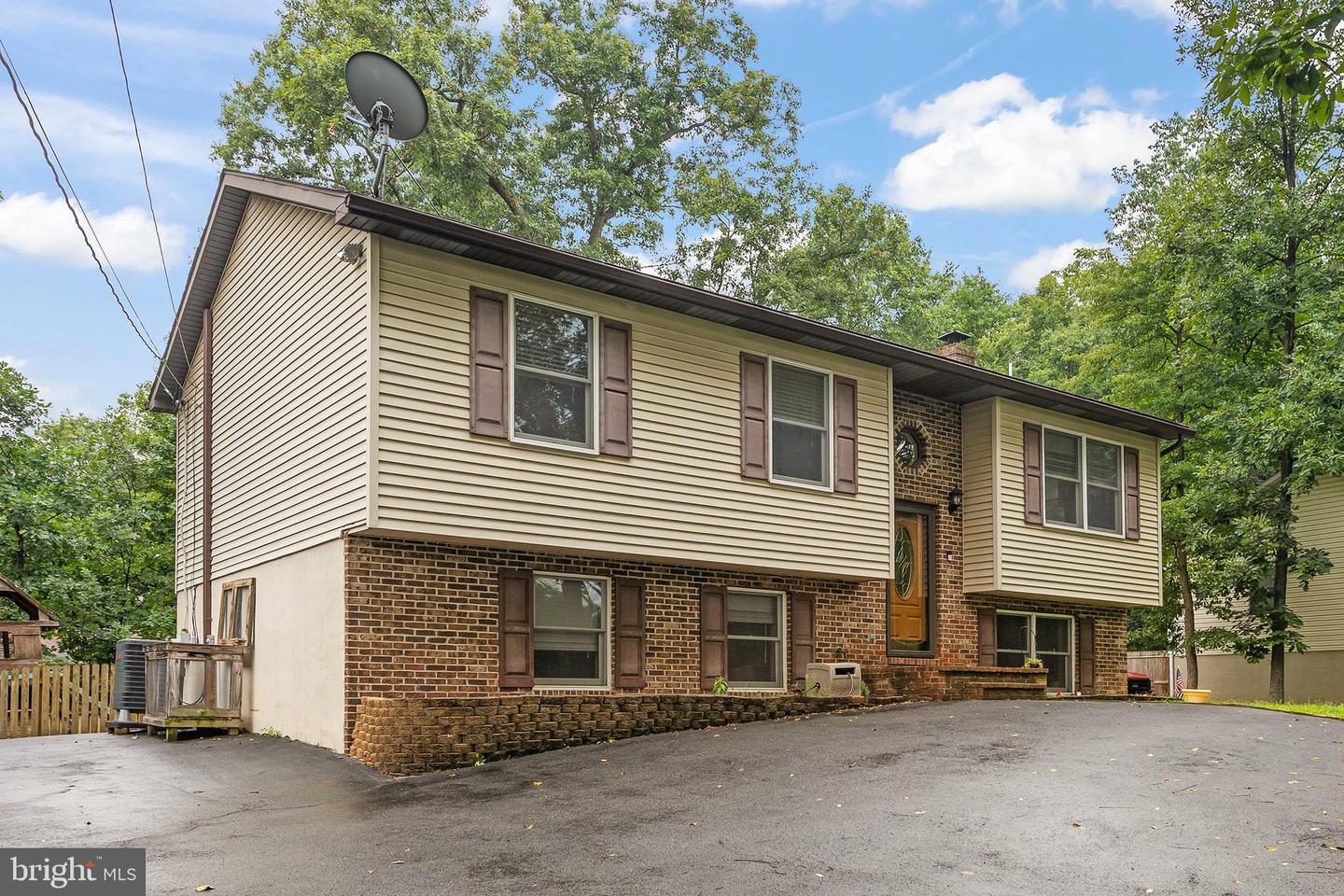 1226 Lakeview Dr Property Photo 1