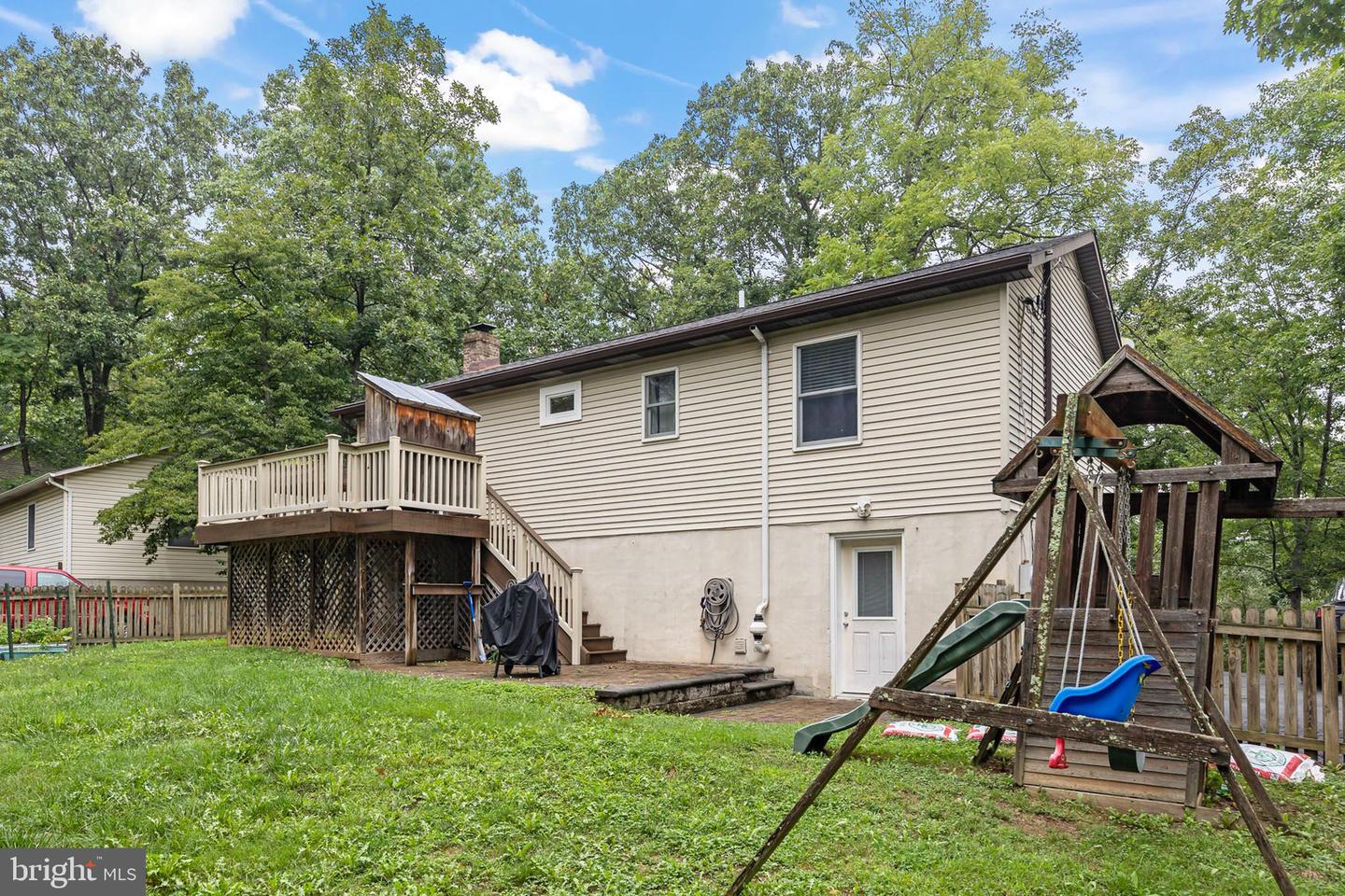 1226 Lakeview Dr Property Photo 2