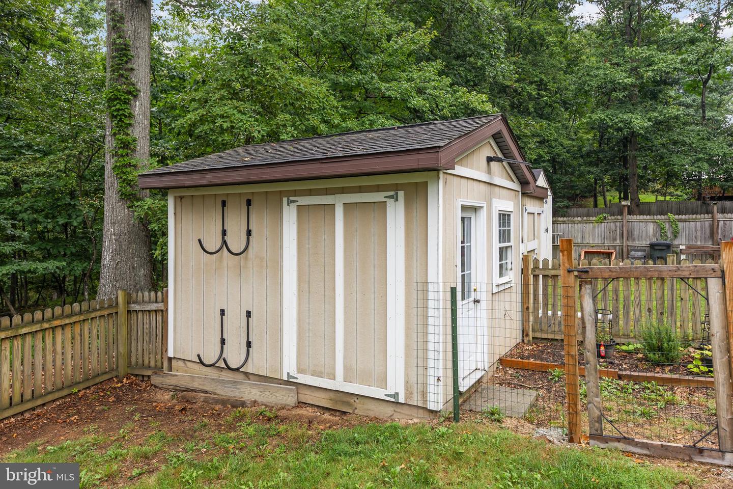 1226 Lakeview Dr Property Photo 7