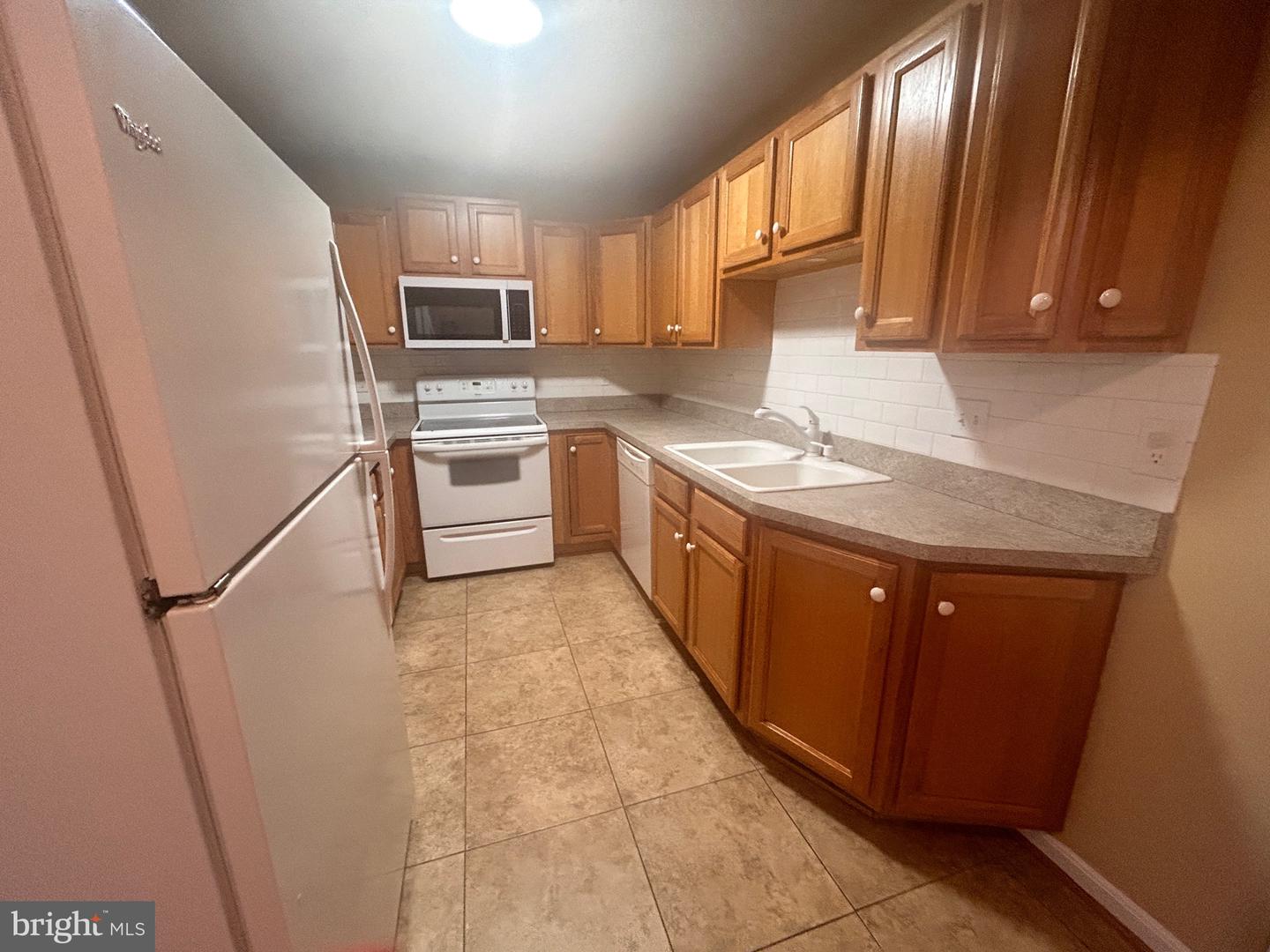 140 Lexington Ct Property Photo 8