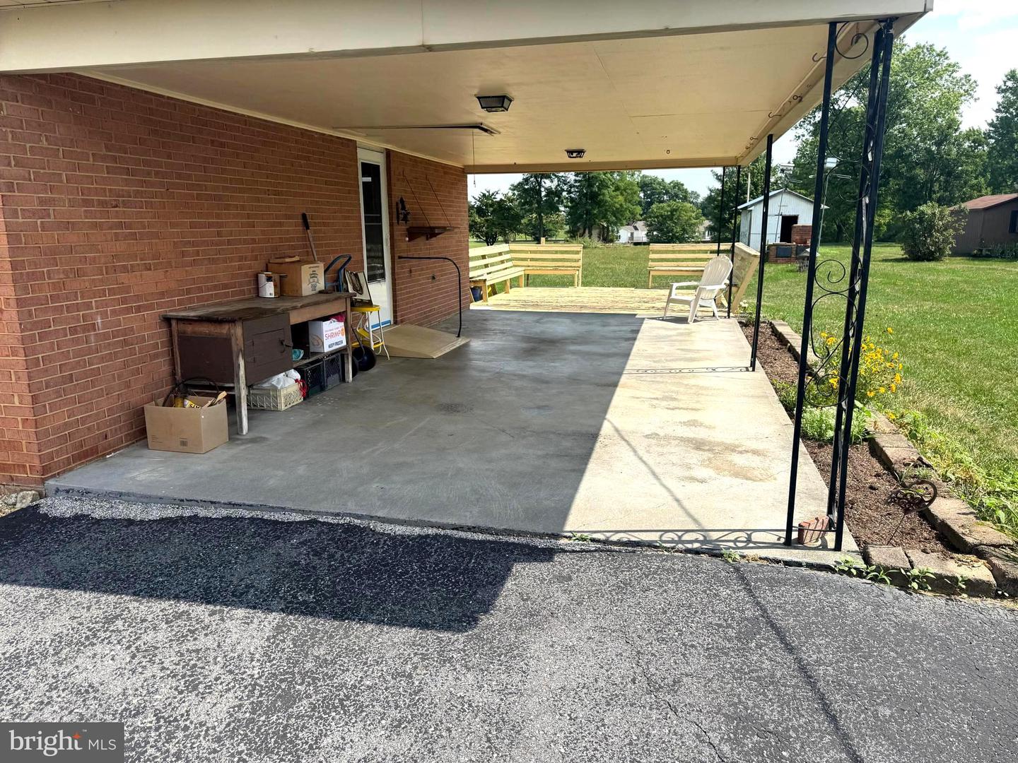 735 Redbud Property Photo 5