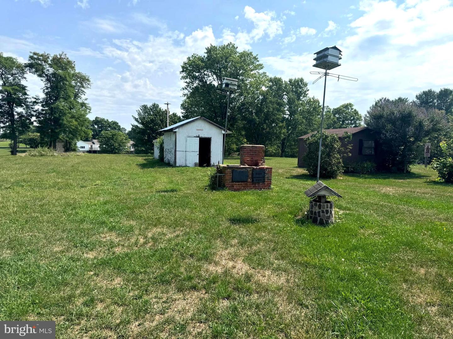 735 Redbud Property Photo 34