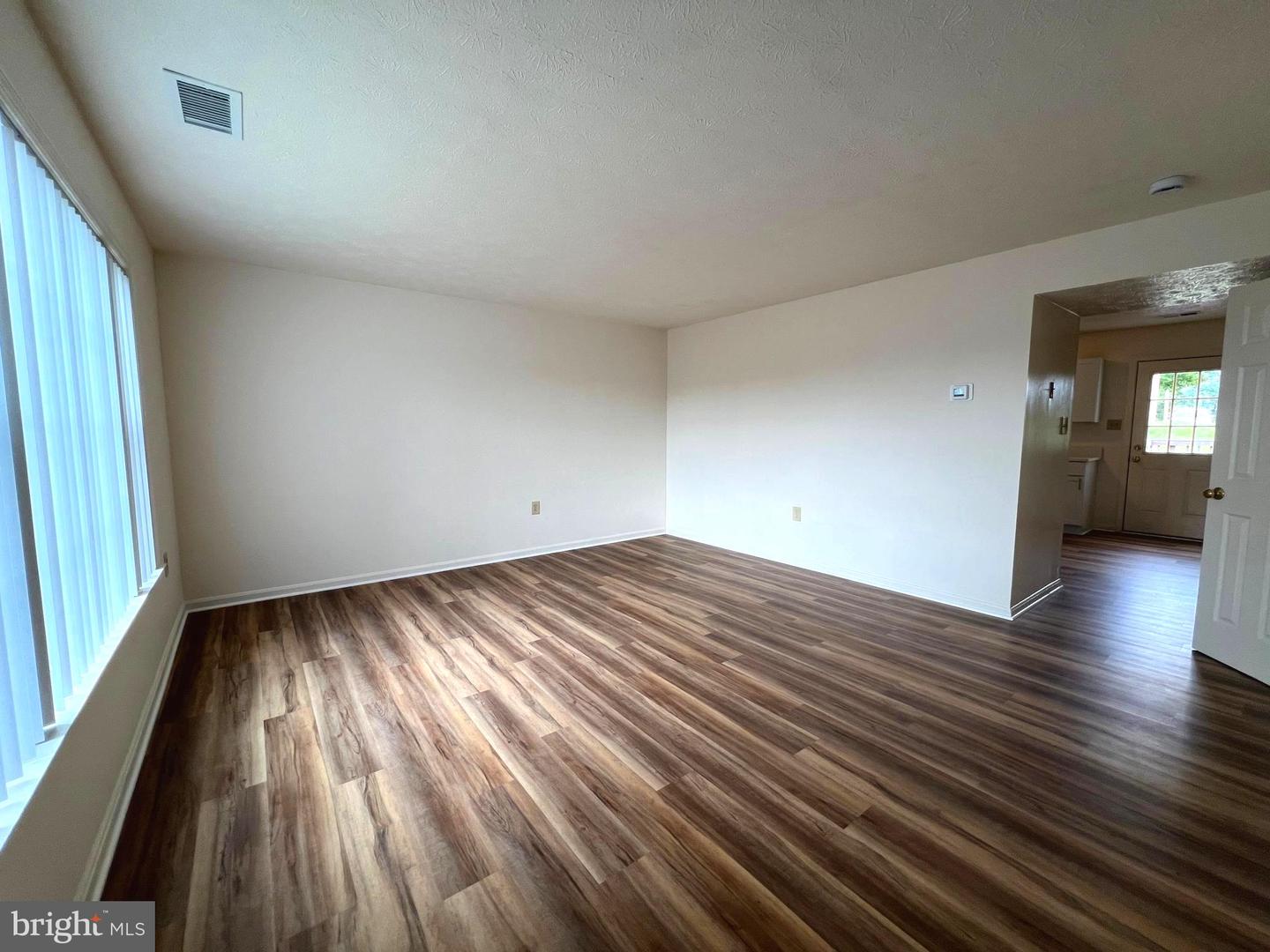 128 Parkside Dr Property Photo 2