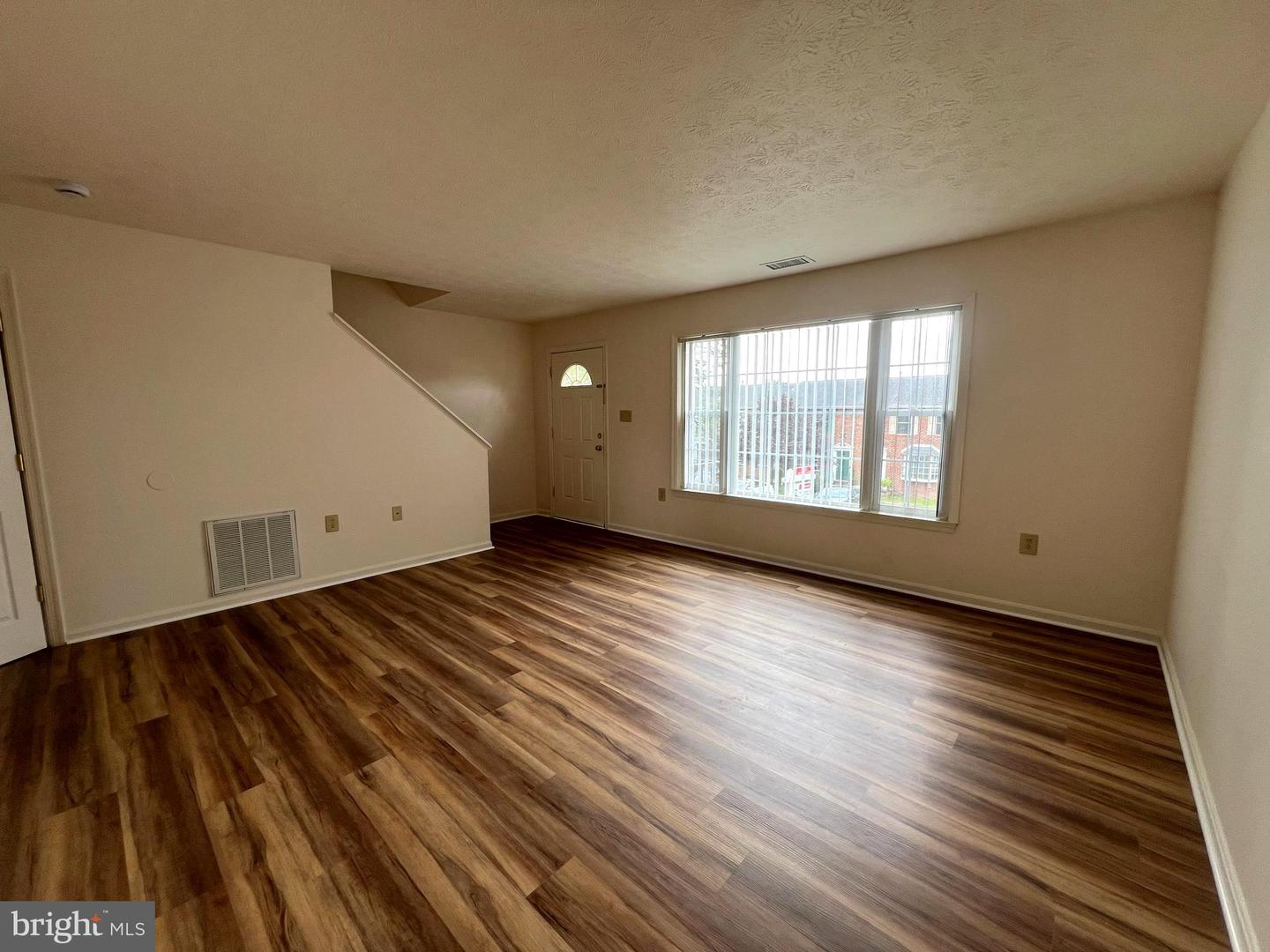128 Parkside Dr Property Photo 3