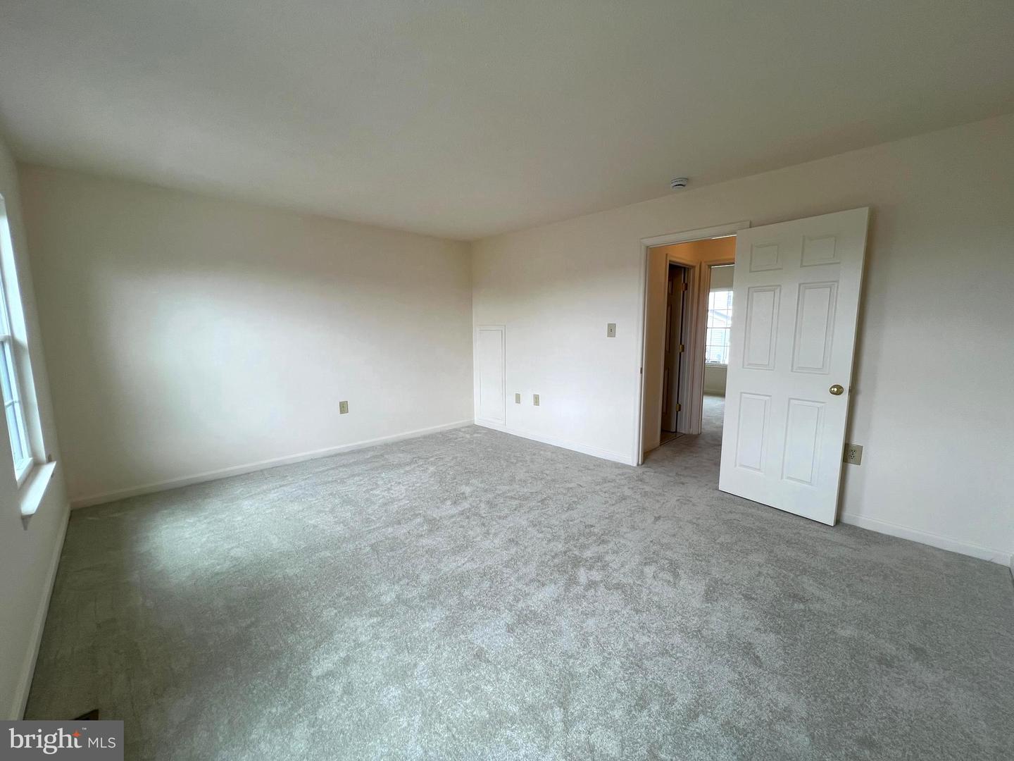 128 Parkside Dr Property Photo 8