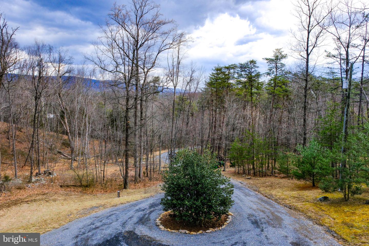 642 Paddys Run Rd Property Photo 4