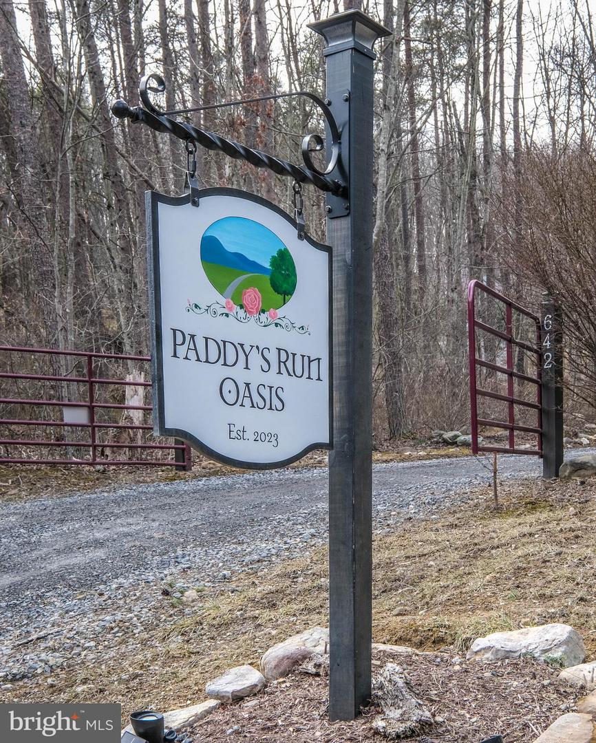 642 Paddys Run Rd Property Photo 25
