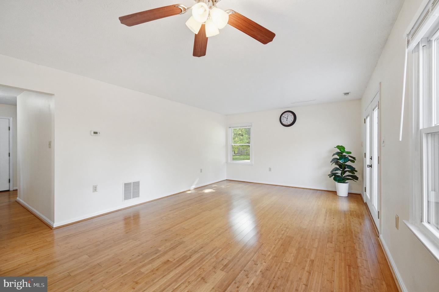 101 Tunis Ct Property Photo 8