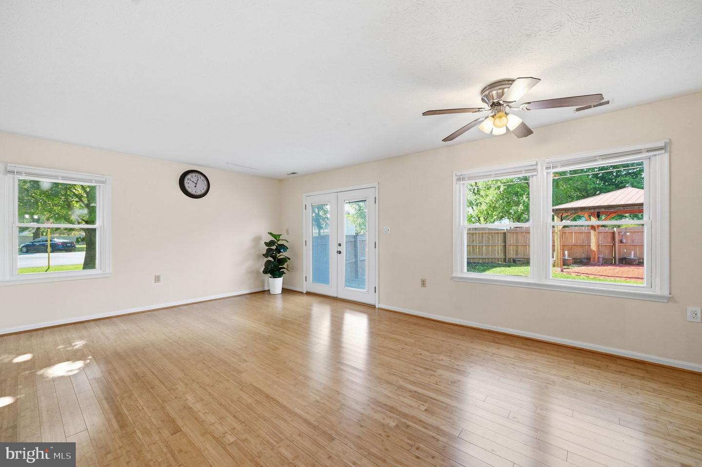 101 Tunis Ct Property Photo 9