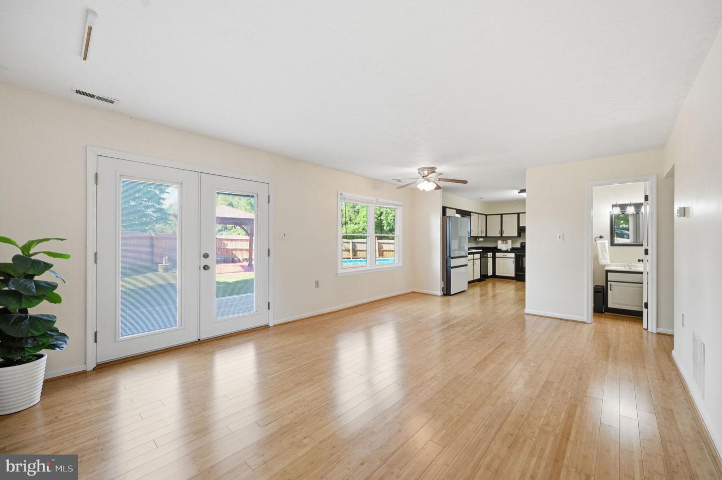 101 Tunis Ct Property Photo 10