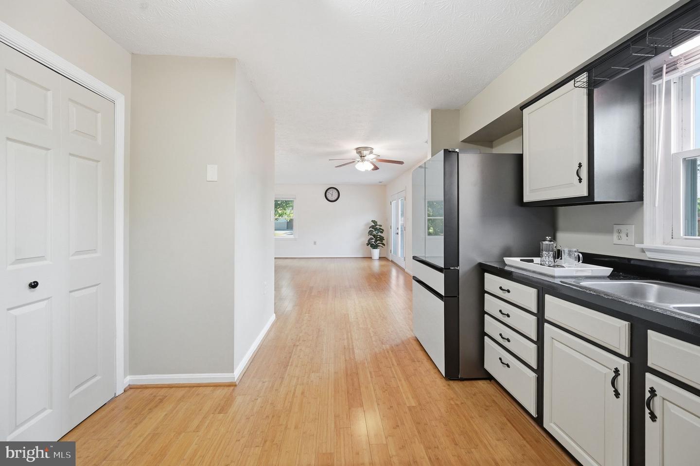 101 Tunis Ct Property Photo 11