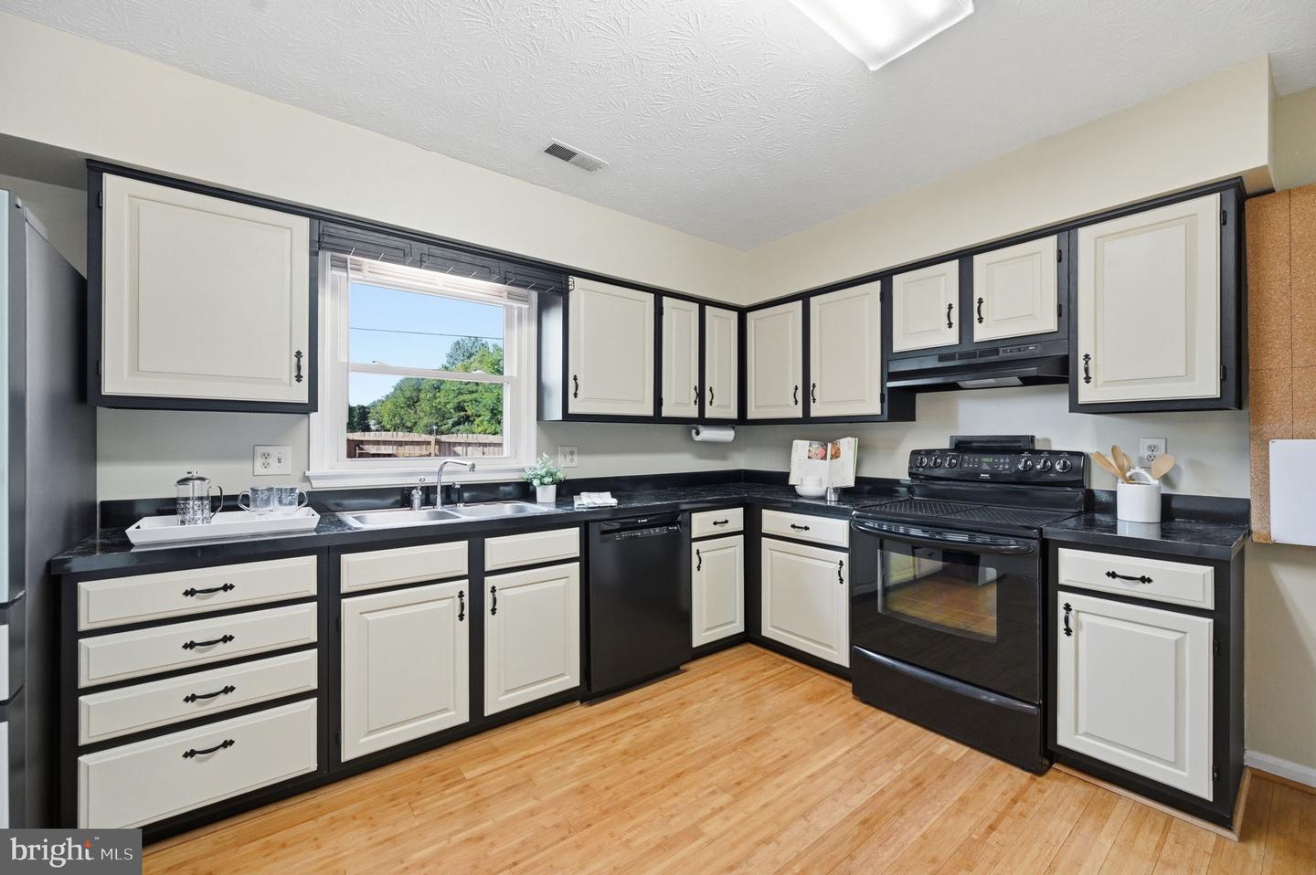 101 Tunis Ct Property Photo 12