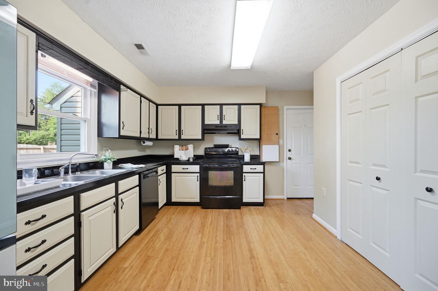 101 Tunis Ct Property Photo 13