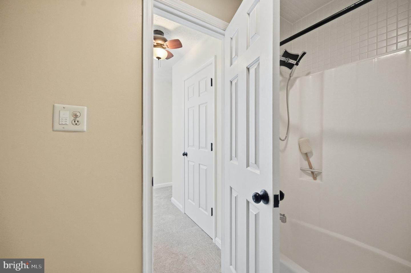 101 Tunis Ct Property Photo 23