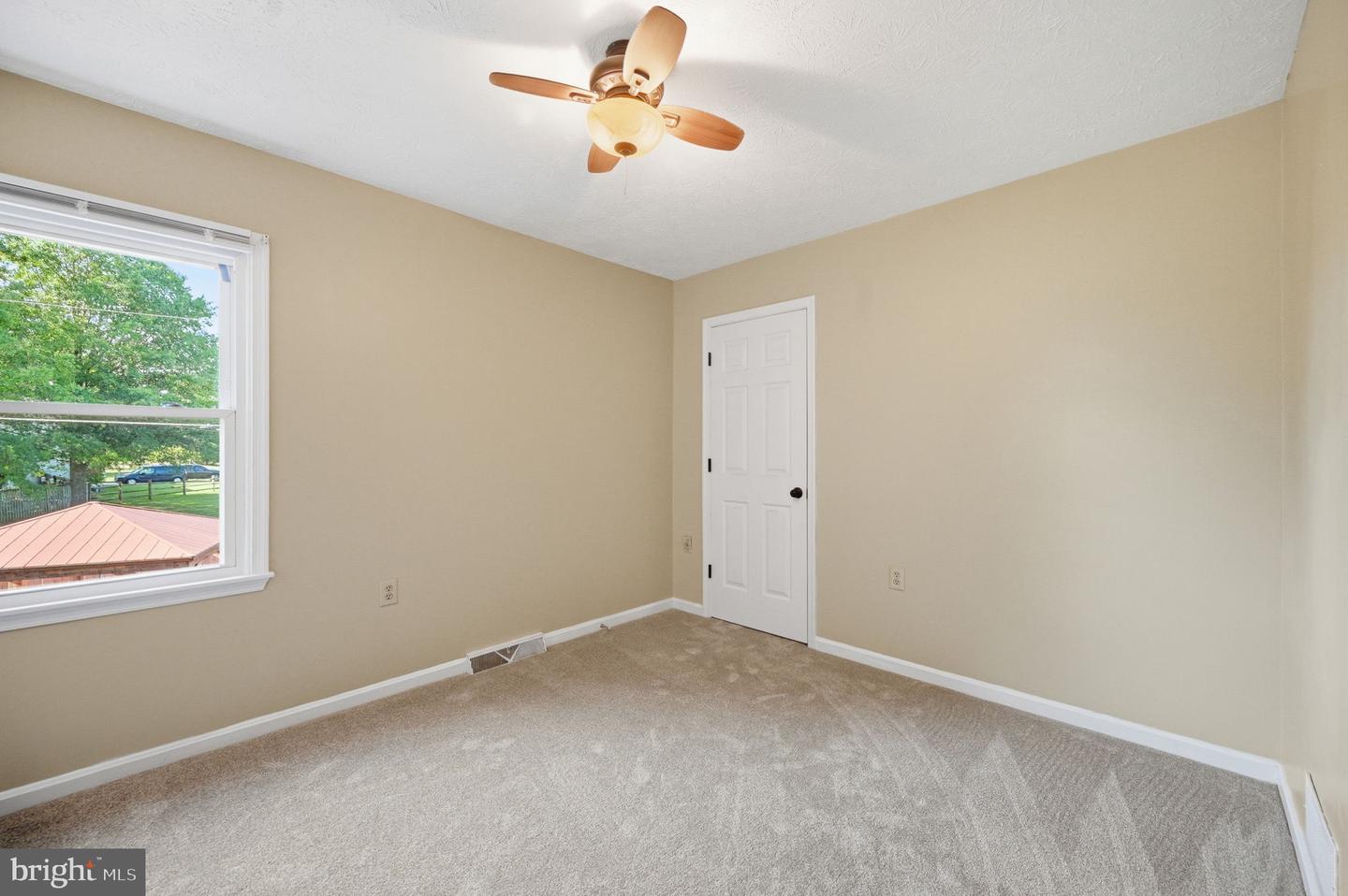 101 Tunis Ct Property Photo 24