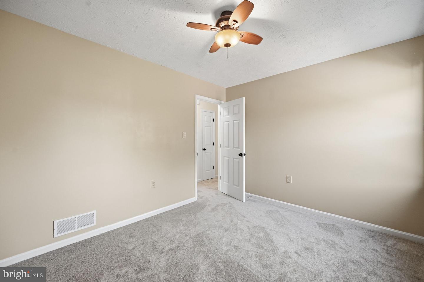 101 Tunis Ct Property Photo 25