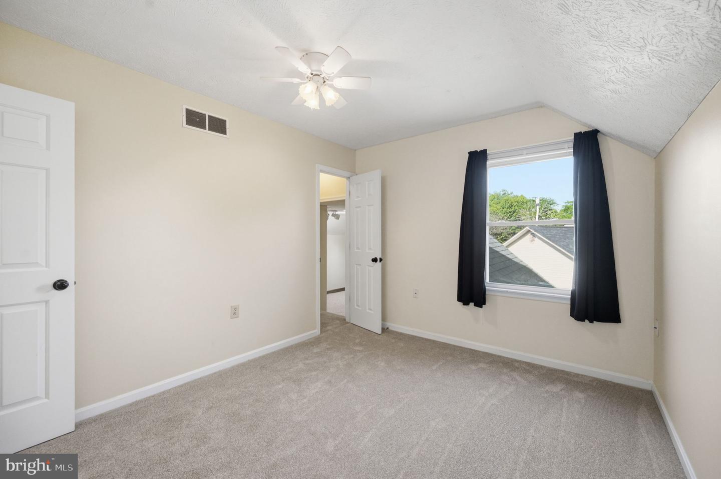 101 Tunis Ct Property Photo 28