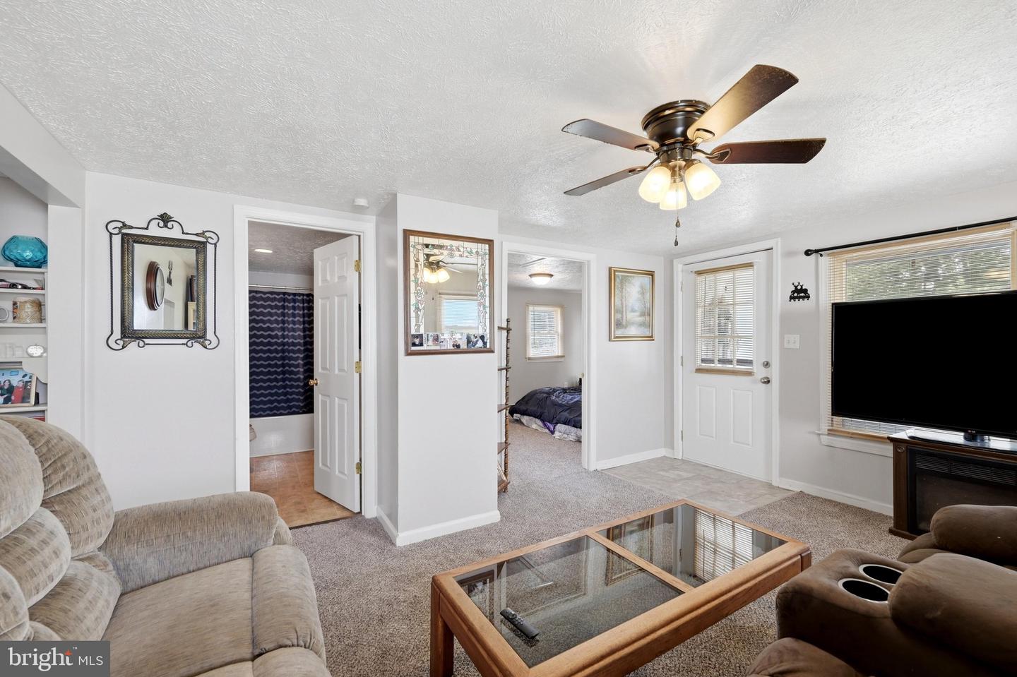 437 Property Photo 38