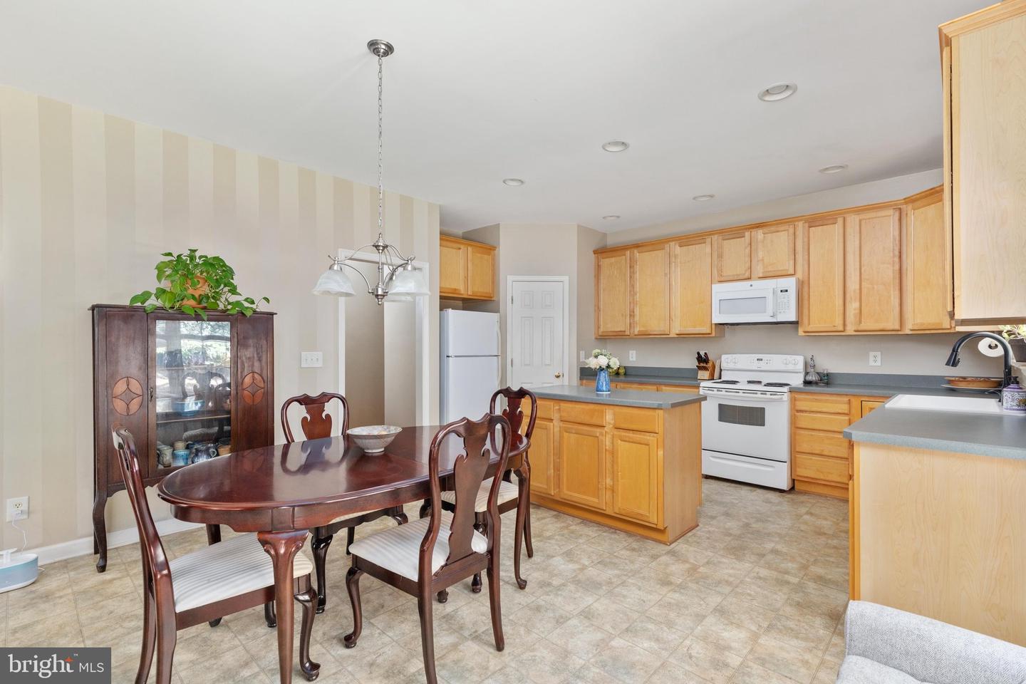 107 Sunset Cir Property Photo 17