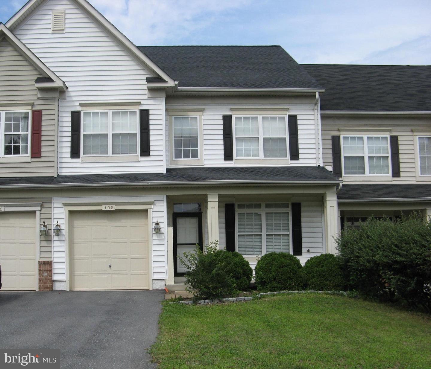 308 LONDON DOWNS CIR Property Photo 1
