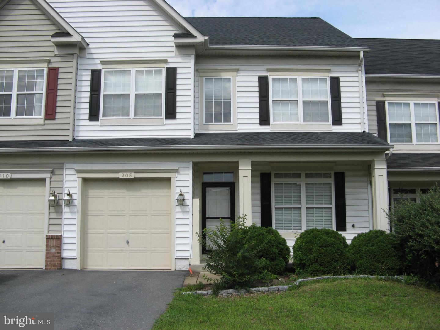 308 London Downs Cir Property Photo 2
